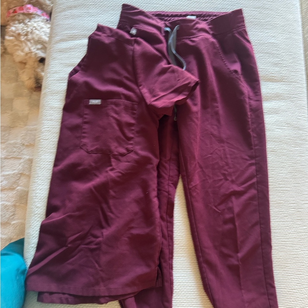 Figs Maroon set